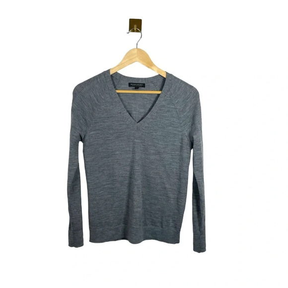 Banana Republic Women’s Extra Fine Merino V-Neck Sweater in Grey Size S - Picture 1 of 7